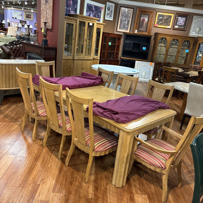 Blonde Thomasville DR Table + 8 Chairs (MKH)