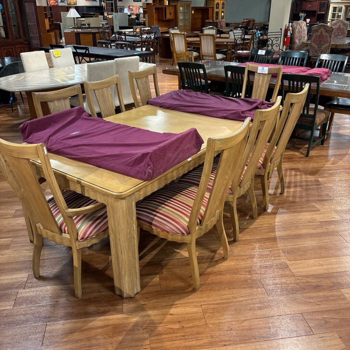 Blonde Thomasville DR Table + 8 Chairs (MKH)