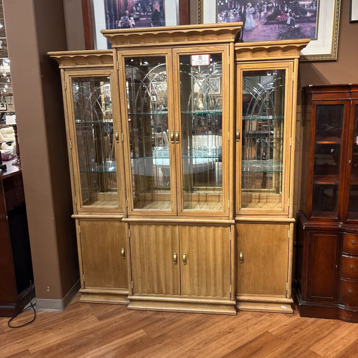 2PC Blonde Fluted Hutch (SKH)