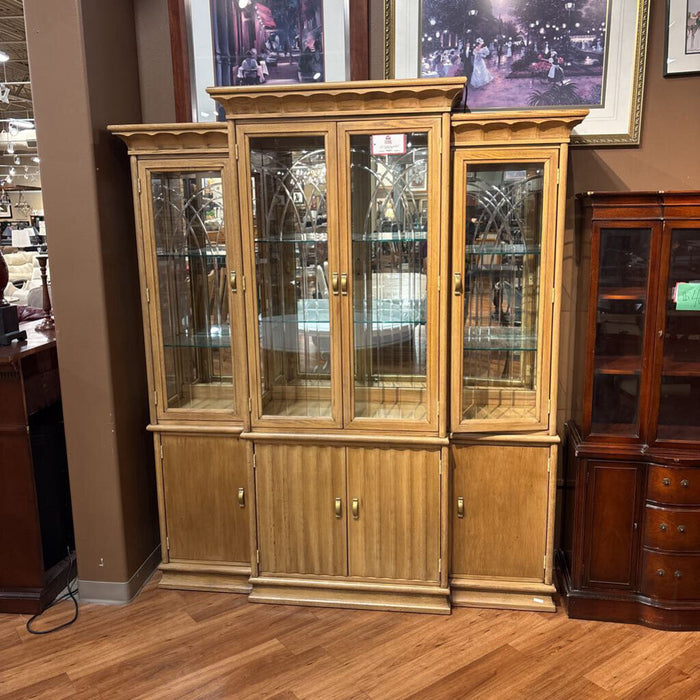 2PC Blonde Fluted Hutch (SKH)