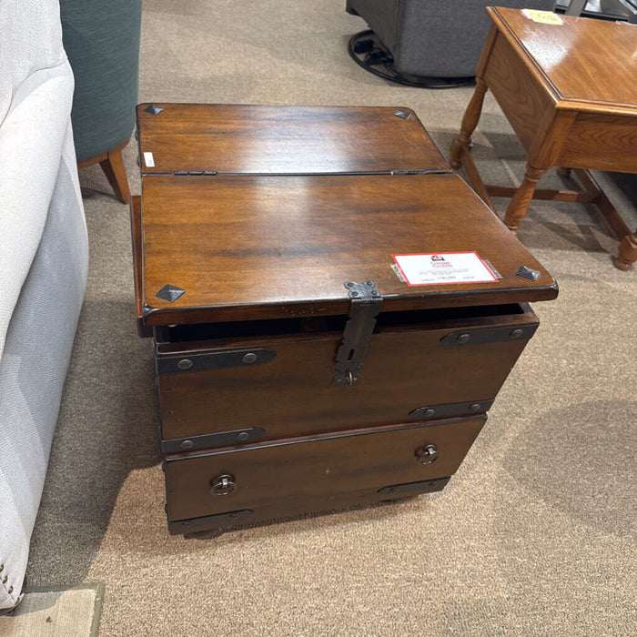 Rustic DW End Table (BAI)