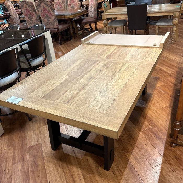 Charleston DR Table (D968-15-K) (BHHH)