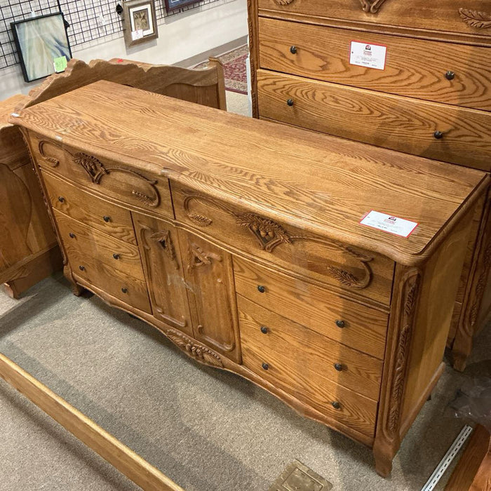 8-Drawer 2-Door Ornate Oak Long Dresser/Mirror(KLH)