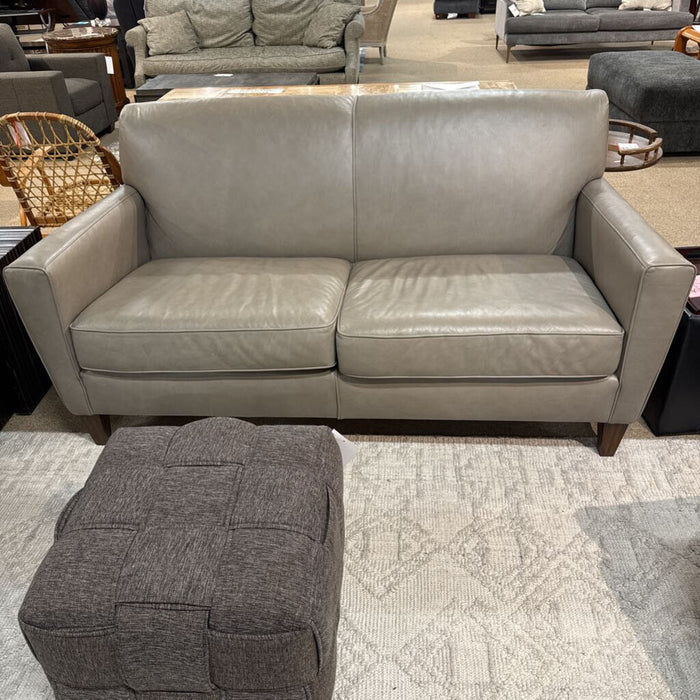 Grey Leather Flexsteel Loveseat(BBLK)