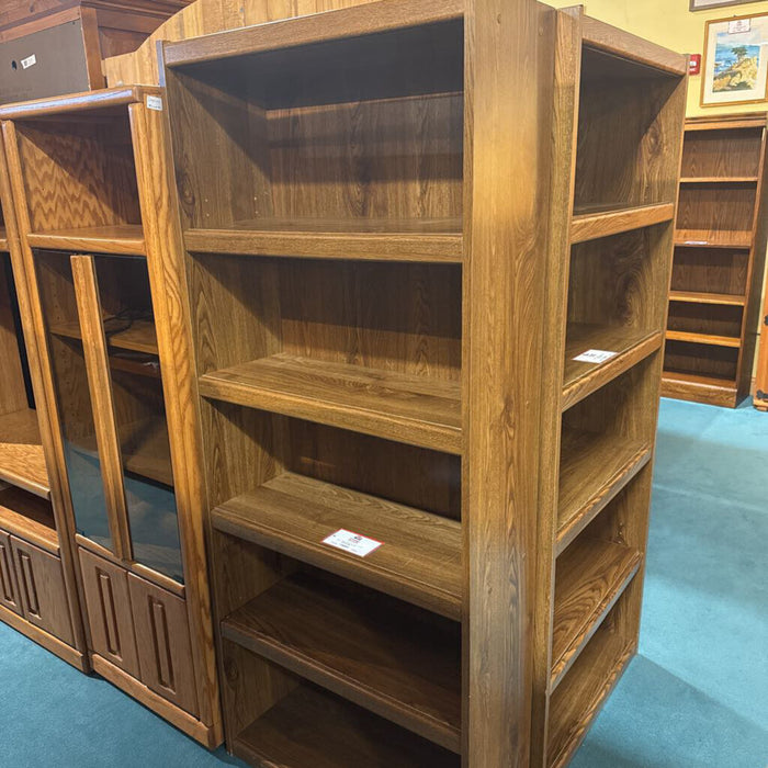 Tall Oak Bookcase (MI)