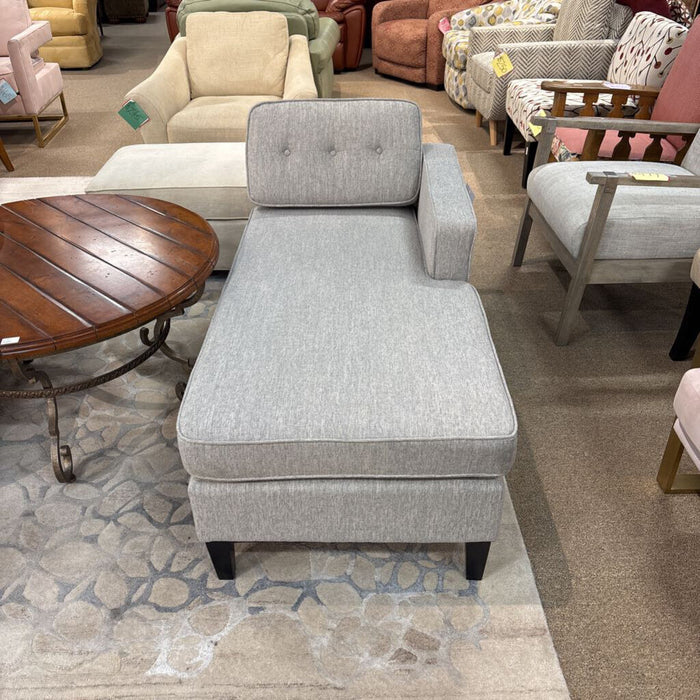 Grey Fabric Tufted Chaise (BTK)