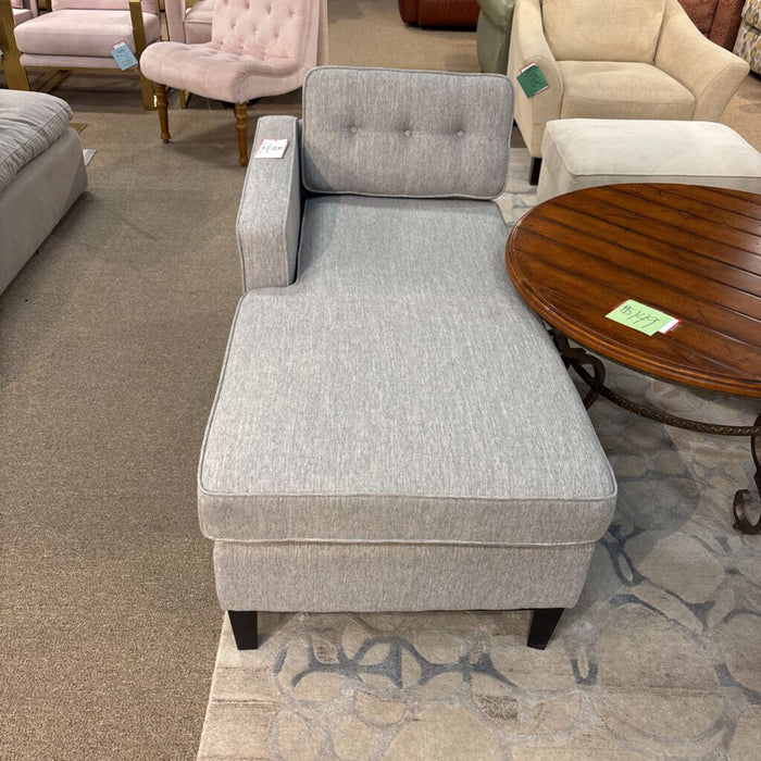 Grey Fabric Tufted Chaise (BTK)