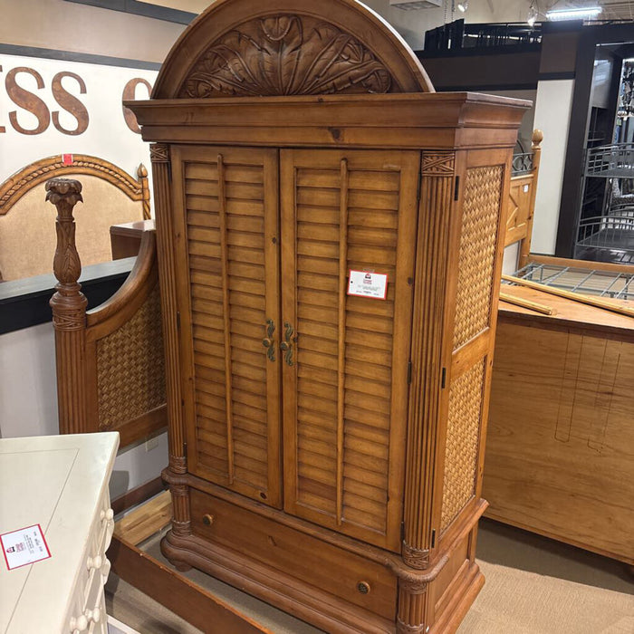 Rounded Top Oak 2-Door Armoire (ALK)