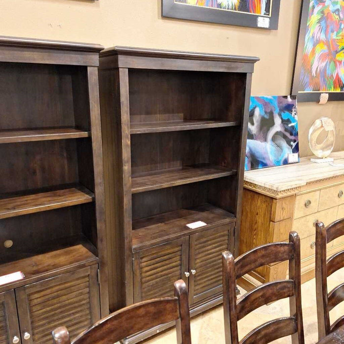 DW 2-Door Bookcase/Bookshelf (ATH)