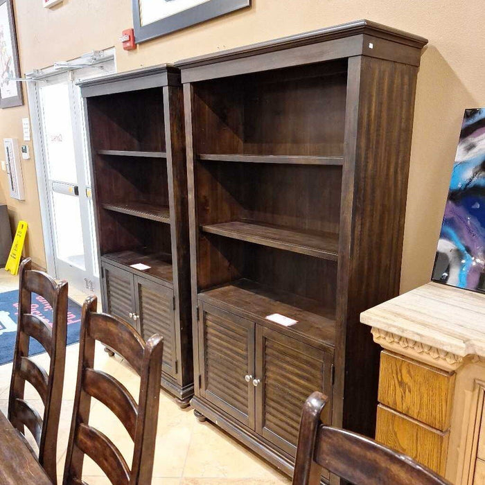 DW 2-Door Bookcase/Bookshelf (ATH)