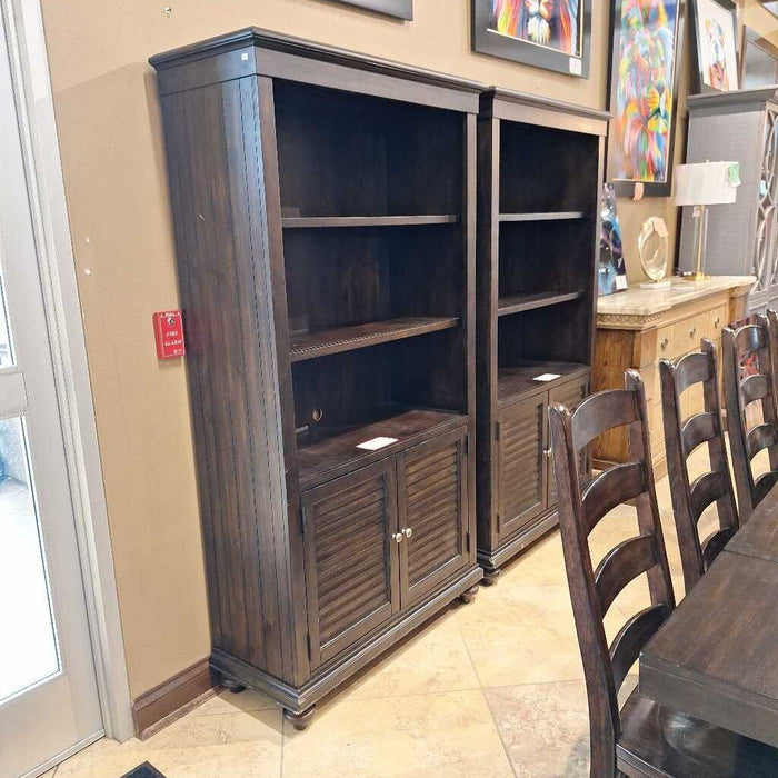 DW 2-Door Bookcase/Bookshelf (ATH)