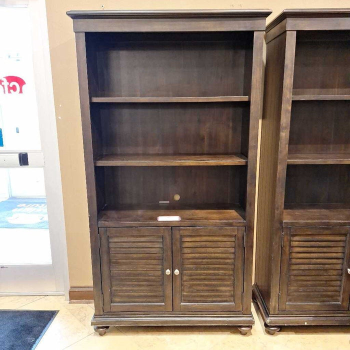 DW 2-Door Bookcase/Bookshelf (ATH)