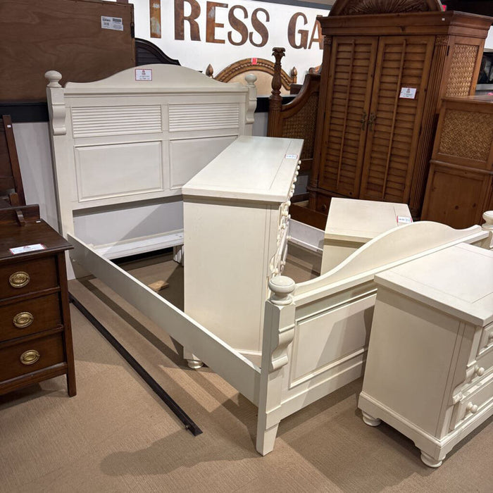 White Wood Queen Bed (CTH)