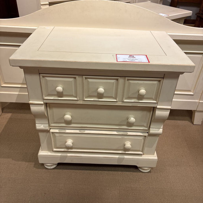 White 3 Drawer Nightstand (SK)