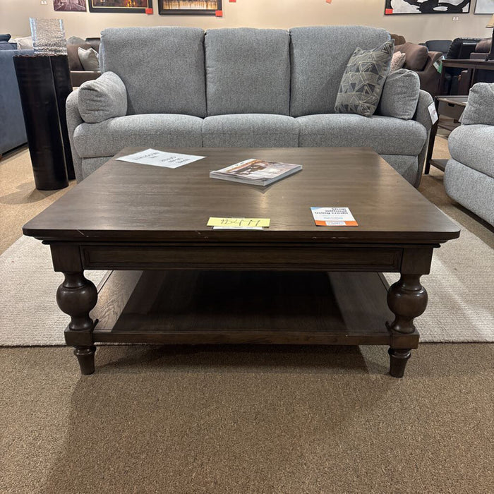 Veramond Square Cocktail Table (T694) (CKH)