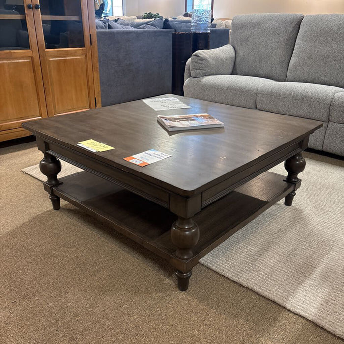 Veramond Square Cocktail Table (T694) (CKH)