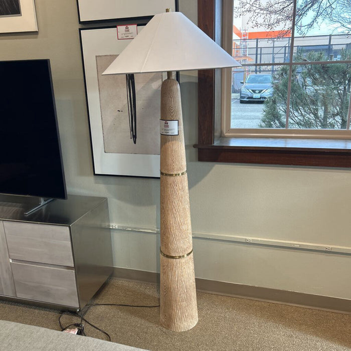 Gasparleigh Poly Floor Lamp (LIT)