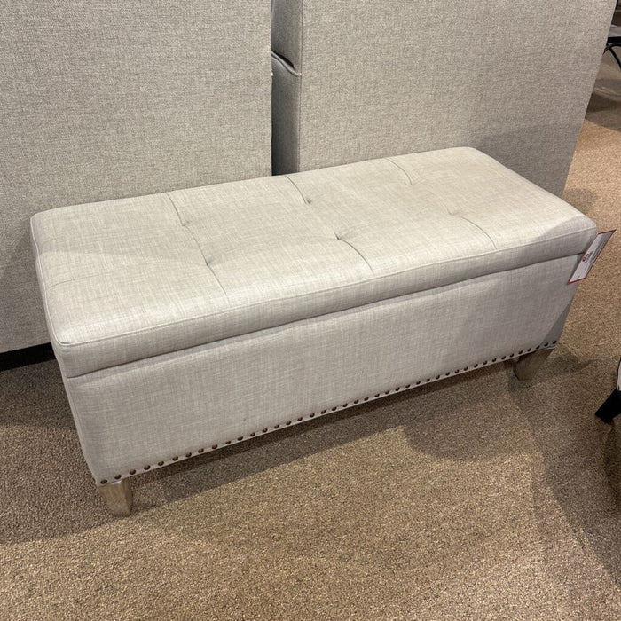 NH Tufted Grey Bench (BAI)