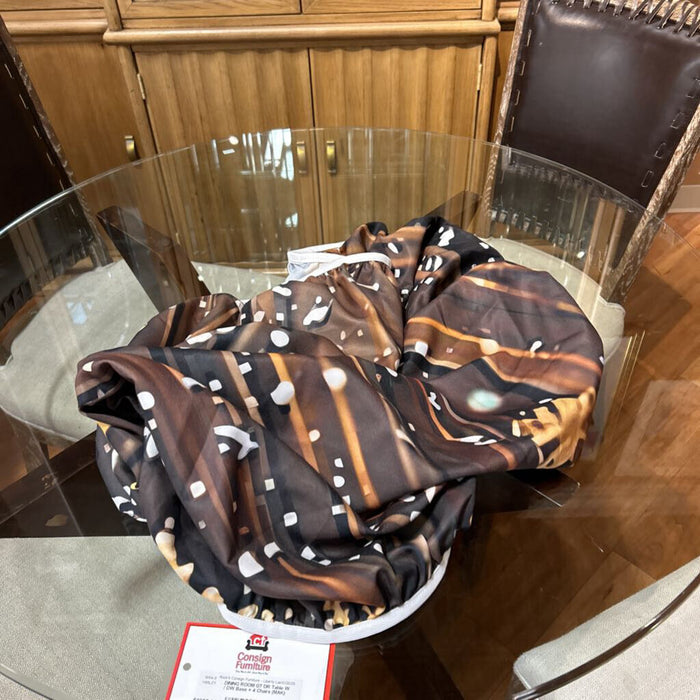 GT DR Table W / DW Base + 4 Chairs (MAK)