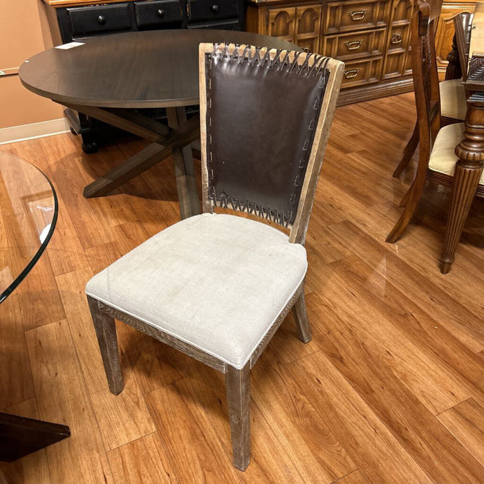 GT DR Table W / DW Base + 4 Chairs (MAK)