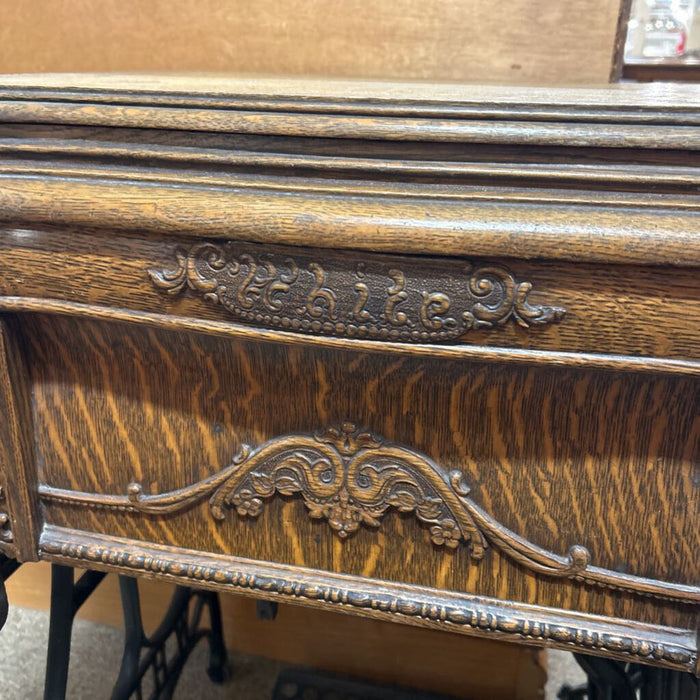 DW Sewing Machine w/ Case(LSH)