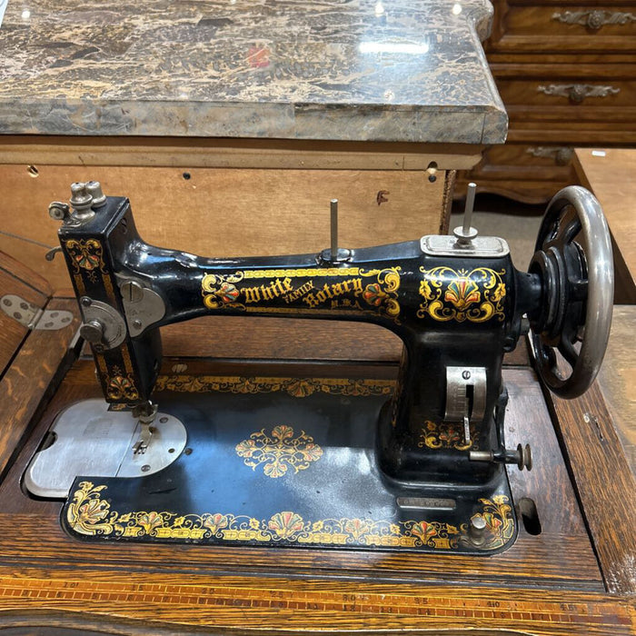 DW Sewing Machine w/ Case(LSH)