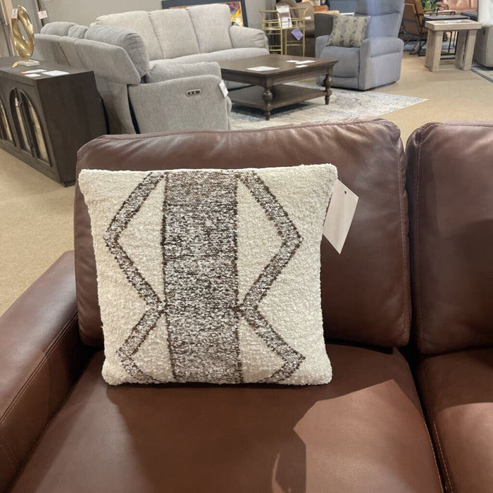 A1001125 Brettwood Pillow (CH)