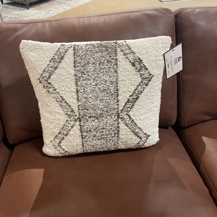 A1001125 Brettwood Pillow (CH)