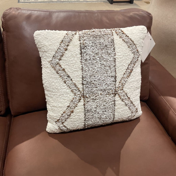 A1001125 Brettwood Pillow (CH)