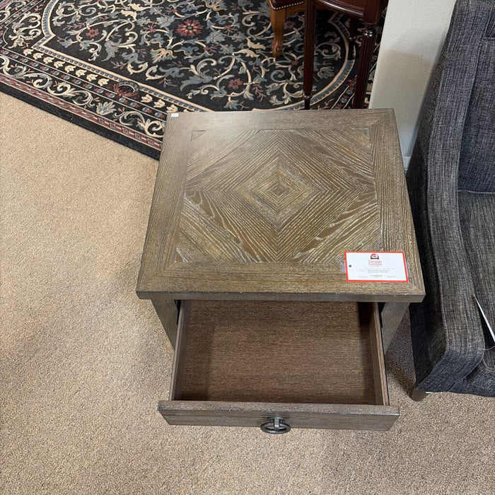 Rustic 1-Drawer End Table(BAH)