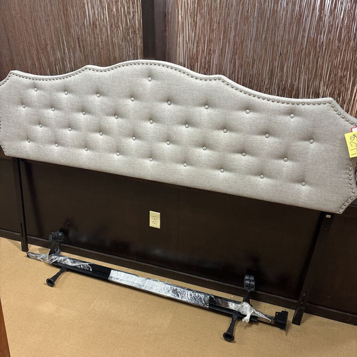 Tufted NH King HB w/ Metal Frame(BTK)