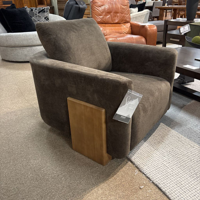 Dairlett Accent Chair (SHM)