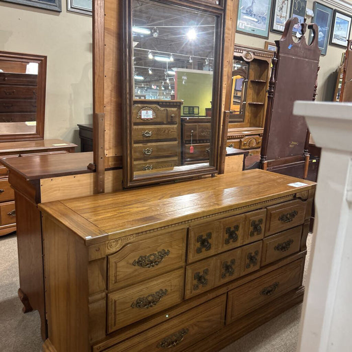 8-Drawer Oak Dresser/Mirror(ALK)