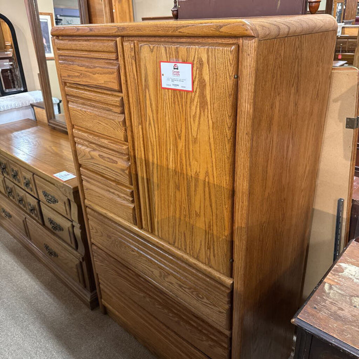 Oak Tall Dresser (BAH)