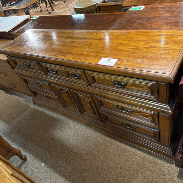 7-Drawer 2-Door DW Dresser(LSH)