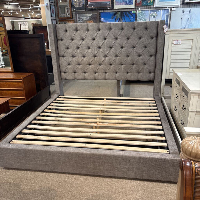 King Grey Fabric Tufted Storage Bed (LSH)