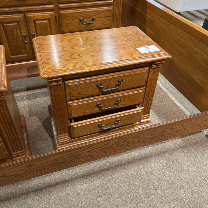 3-Drawer Oak Nightstand(LSH)