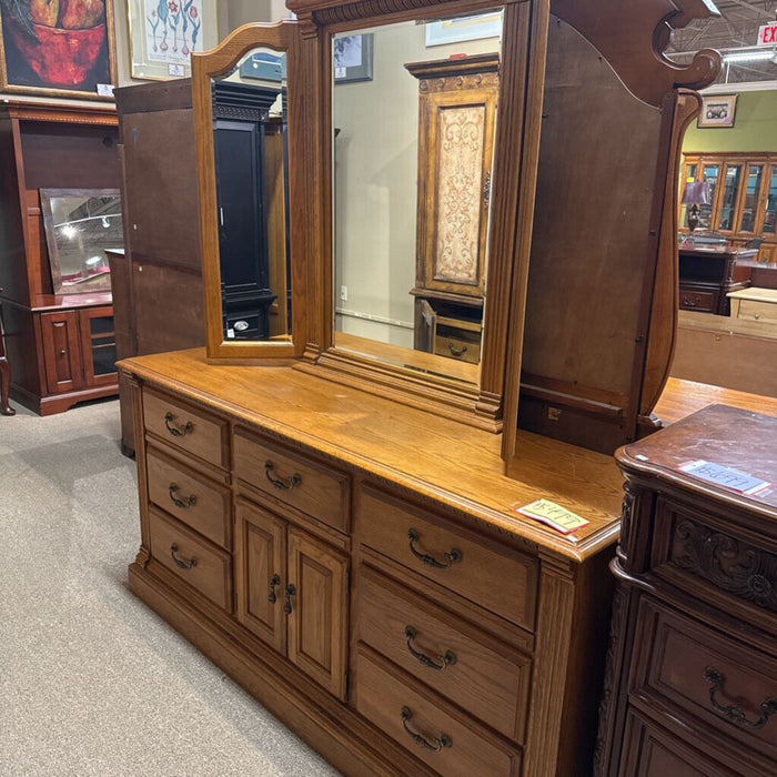 7-Drawer Oak Dresser w/ Mirror(KLH)