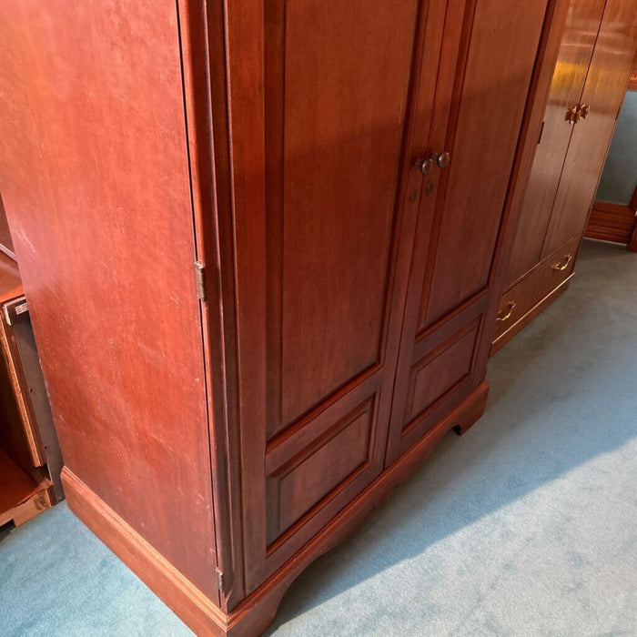 Hooker Cherry 2 Door Armoire+Desk CTH)