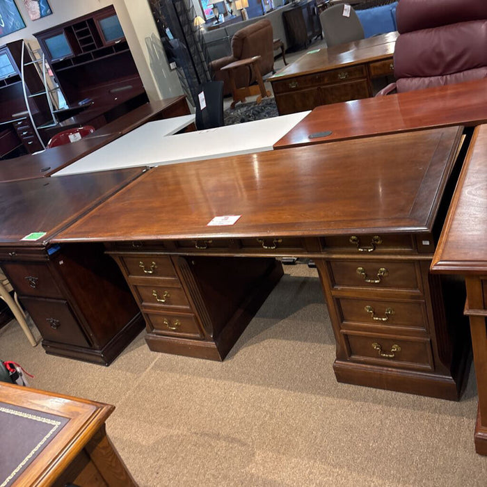 DW Executive Desk (LSH)