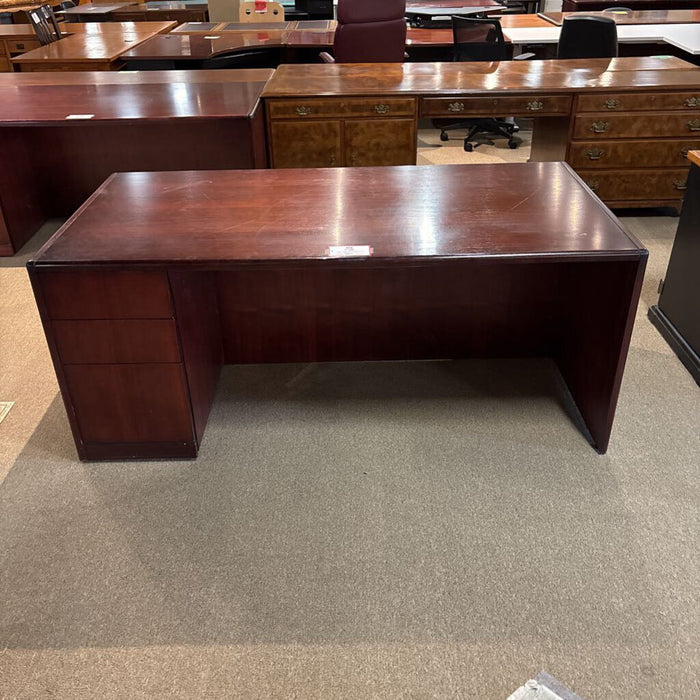 Cherry 3-Drawer Desk(BAH)