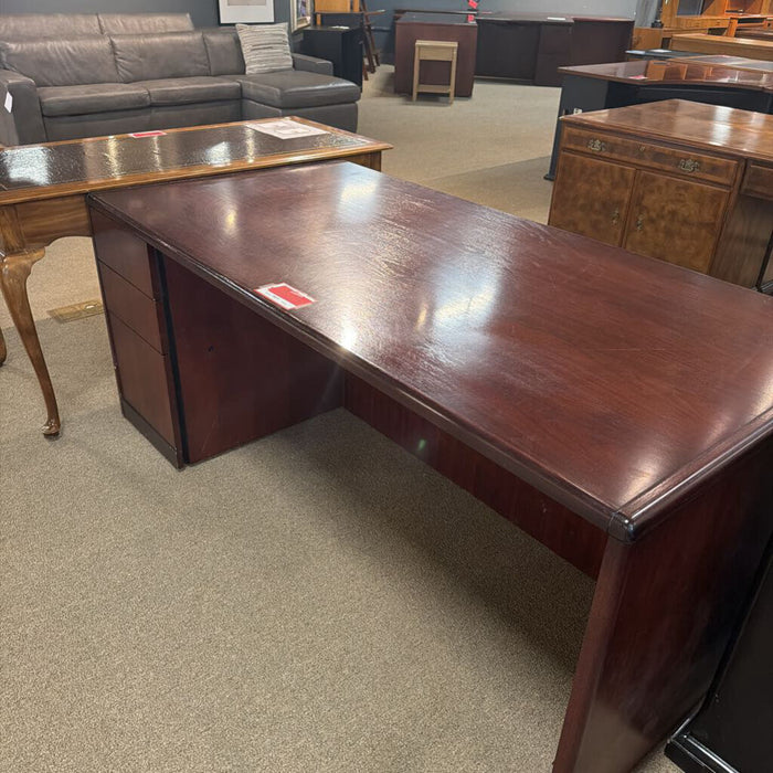 Cherry 3-Drawer Desk(BAH)