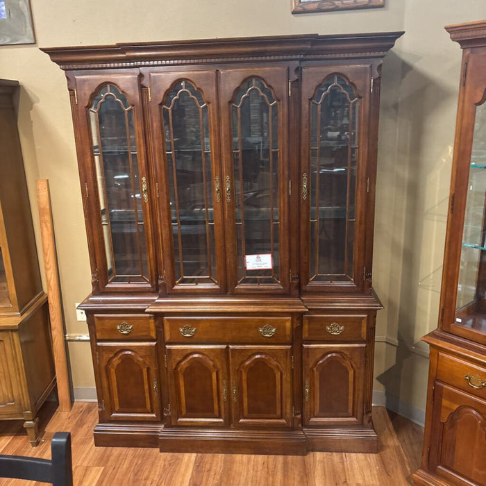 2pc DW Hutch W/ Glass Shelves (LSH)