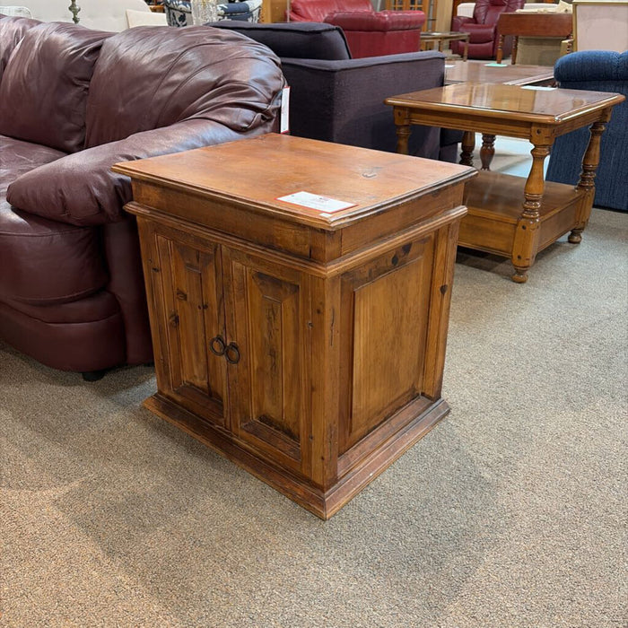 2-Door DW End Table(AT)