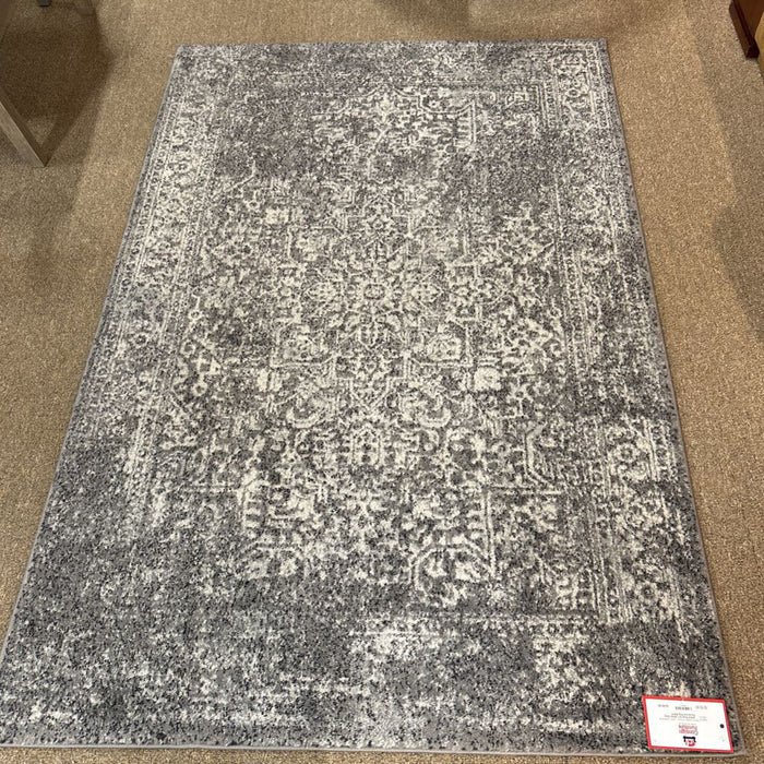5x7 White Grey Patterned Rug (BAH)