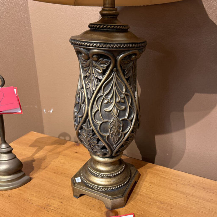 Ornate Table Lamp w/ Shade (KL)
