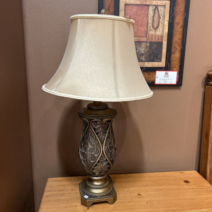 Ornate Table Lamp w/ Shade (AT)