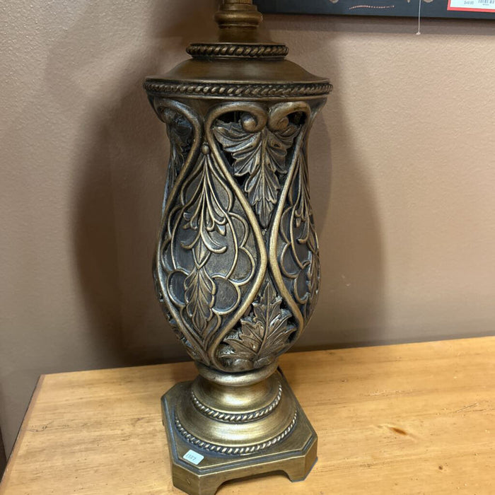 Ornate Table Lamp w/ Shade (AT)