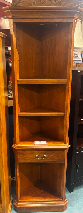 Corner Curio Shelf (BAH)