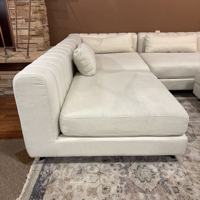 Rove Concepts White Sectional (LKLK)